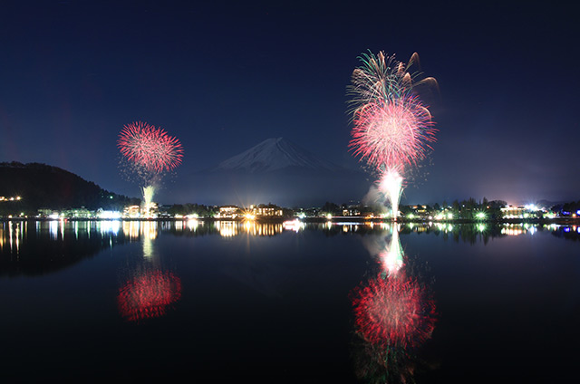 河口湖冬花火